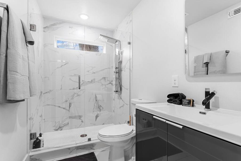 Hébergement de vacances Stylish 2 Bed 1 Mile To Downtown Free Parking